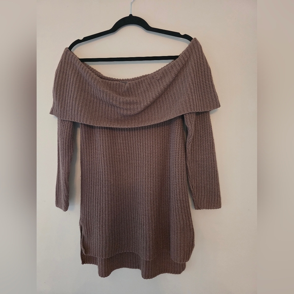 Charlotte Russe Off-the-Shoulder Chunky Knit Sweater – Size M - Picture 4 of 4
